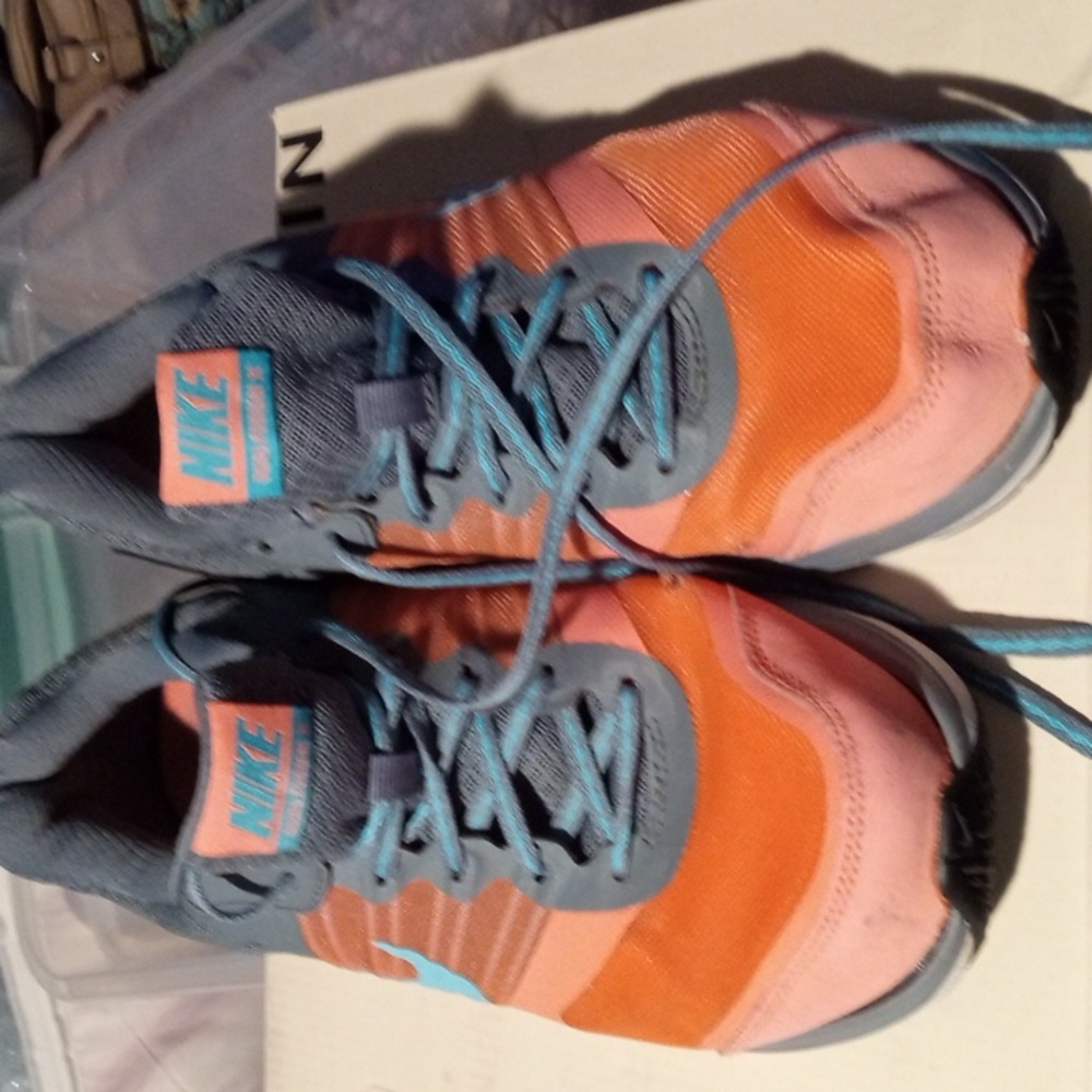 Nike - Picture 2 of 6